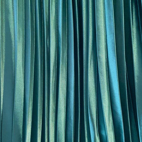 Green Pleated Maxi Swing Skirt - Picture 2 of 2